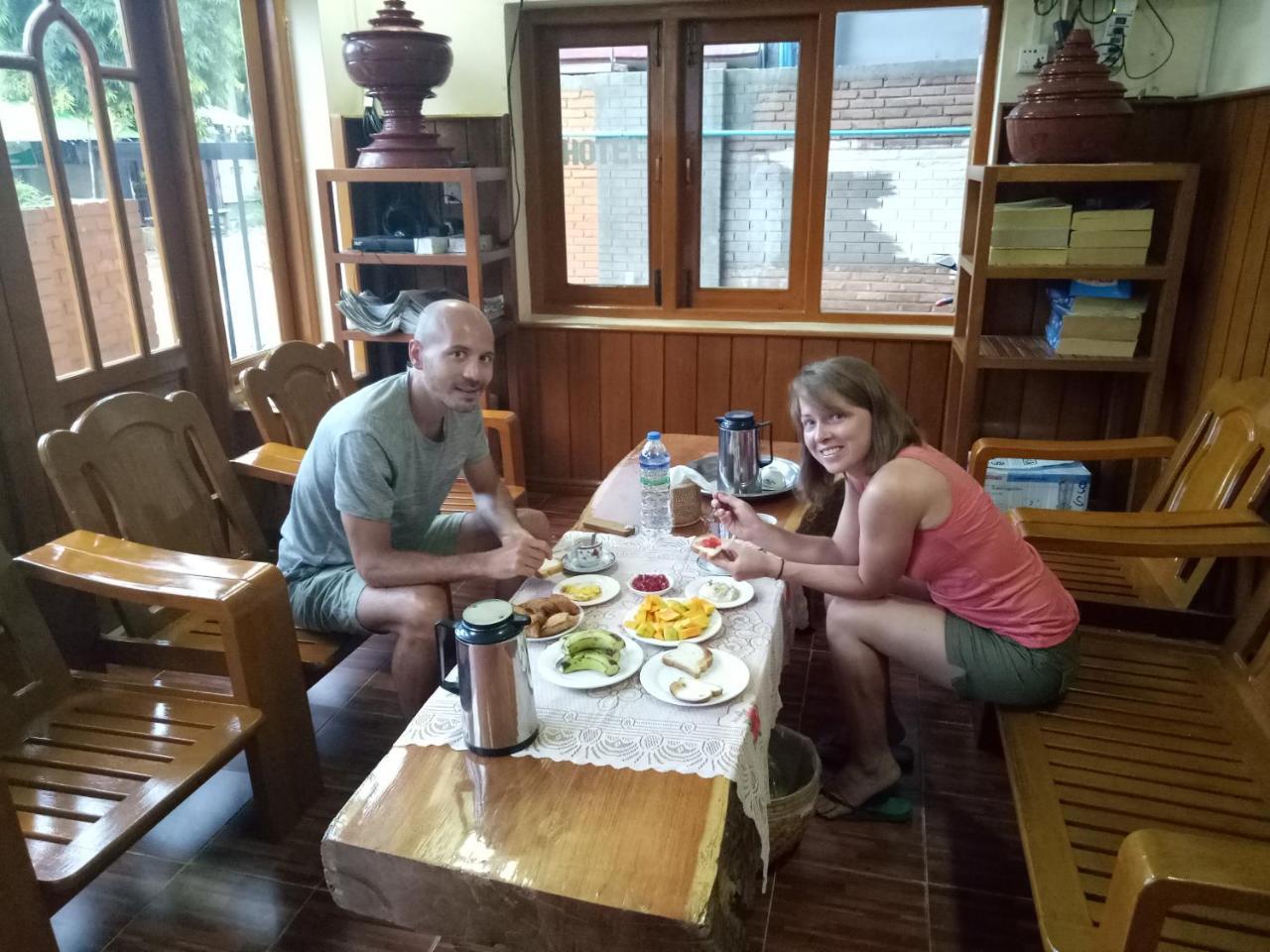 Gold Star Guest House Nyaung-U Ngoại thất bức ảnh